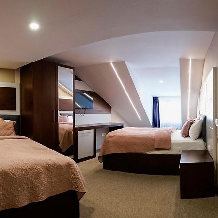 Hotel Prizreni Esterno foto