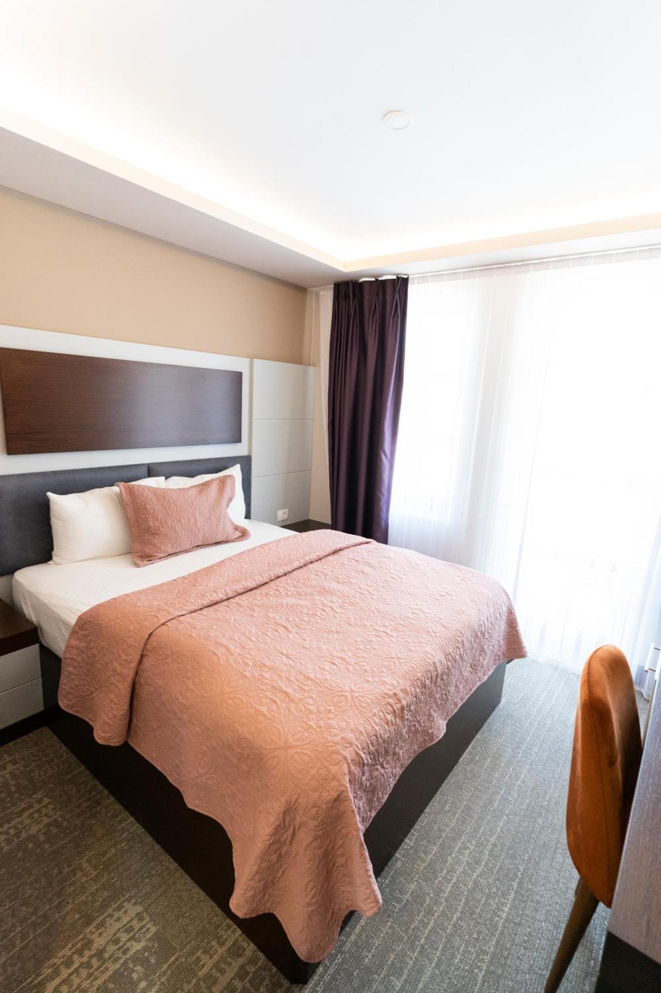 Hotel Prizreni Esterno foto