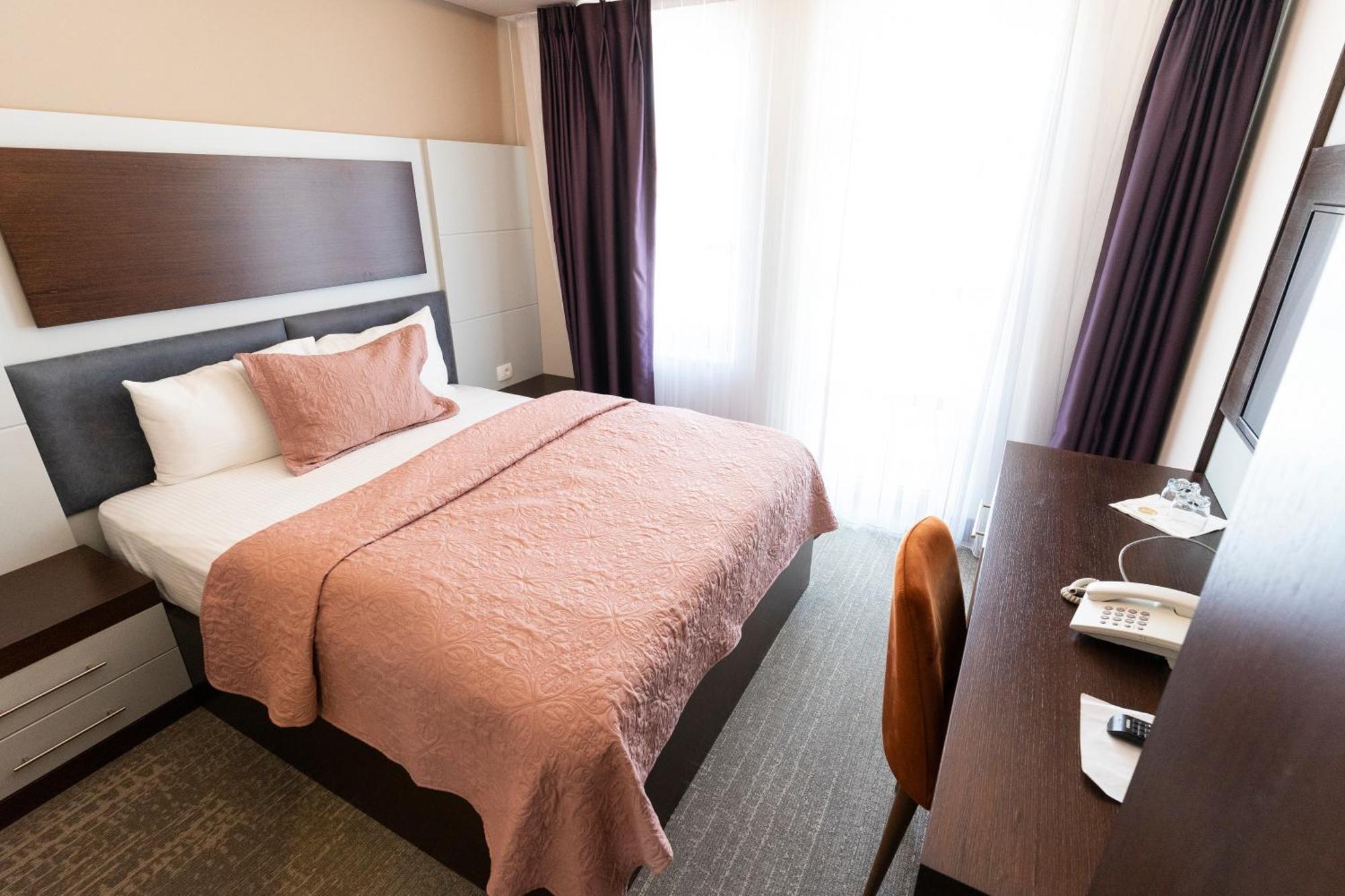 Hotel Prizreni Esterno foto