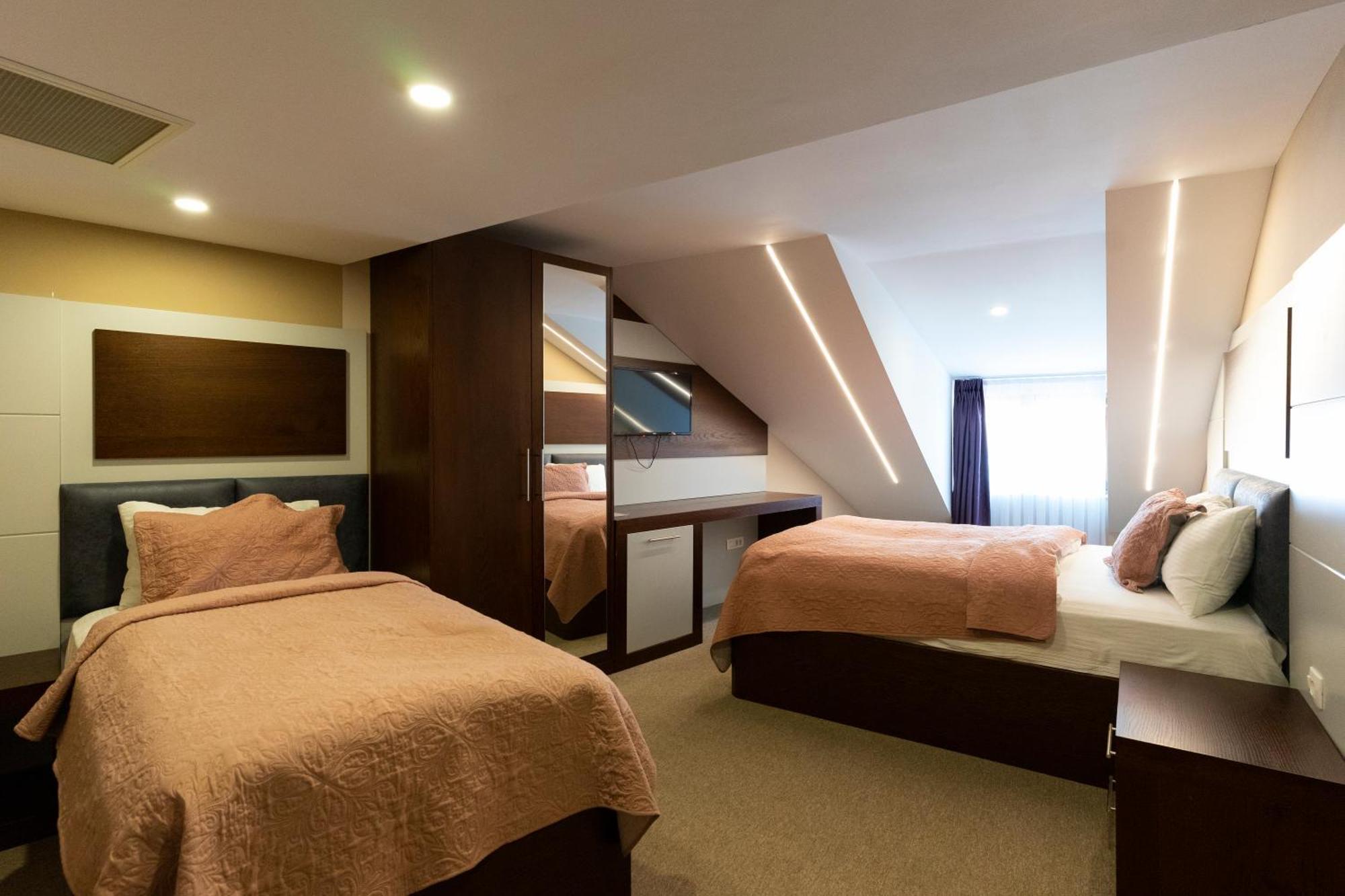 Hotel Prizreni Esterno foto
