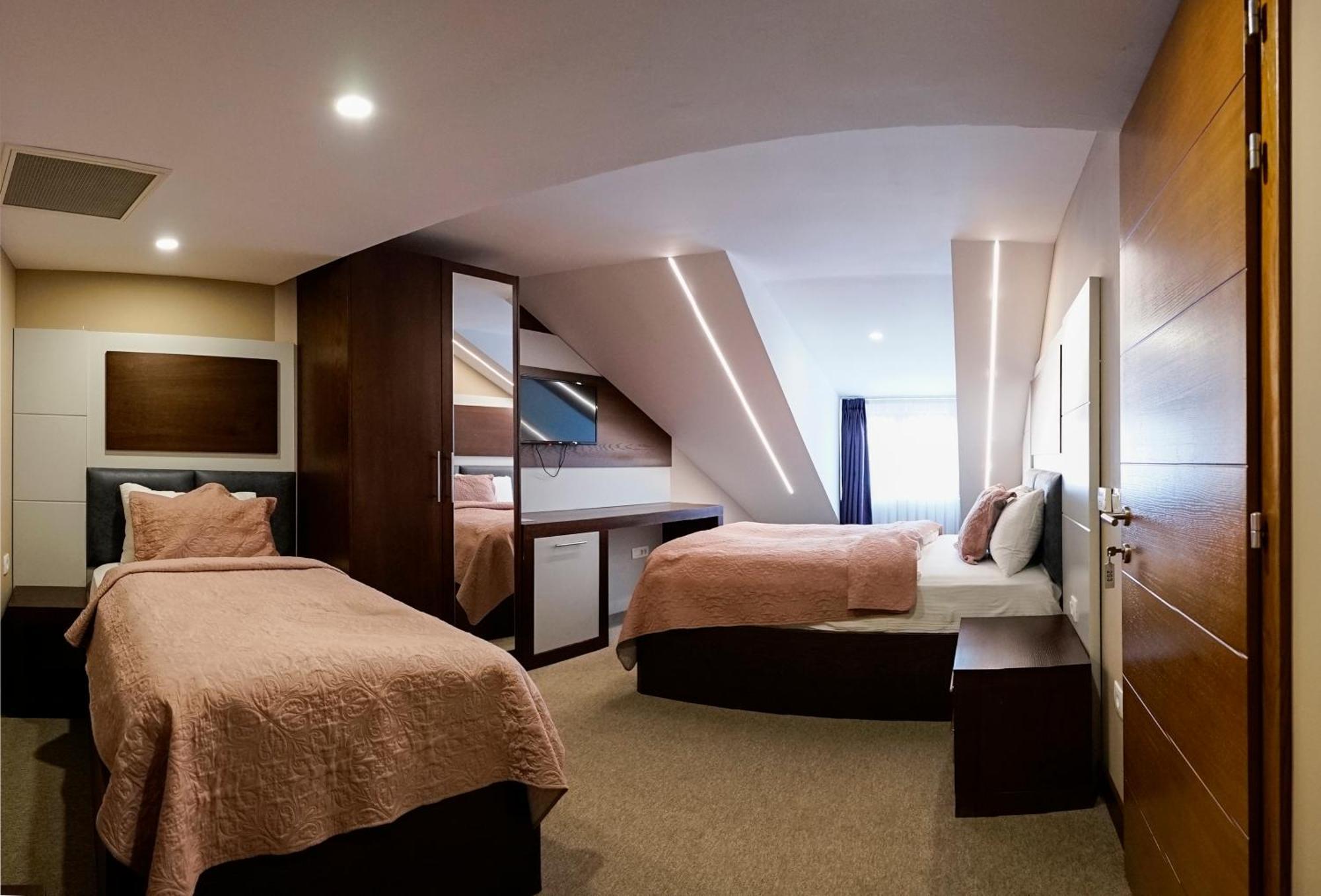 Hotel Prizreni Esterno foto