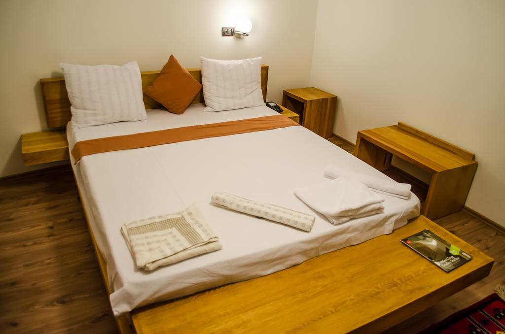 Hotel Prizreni Esterno foto