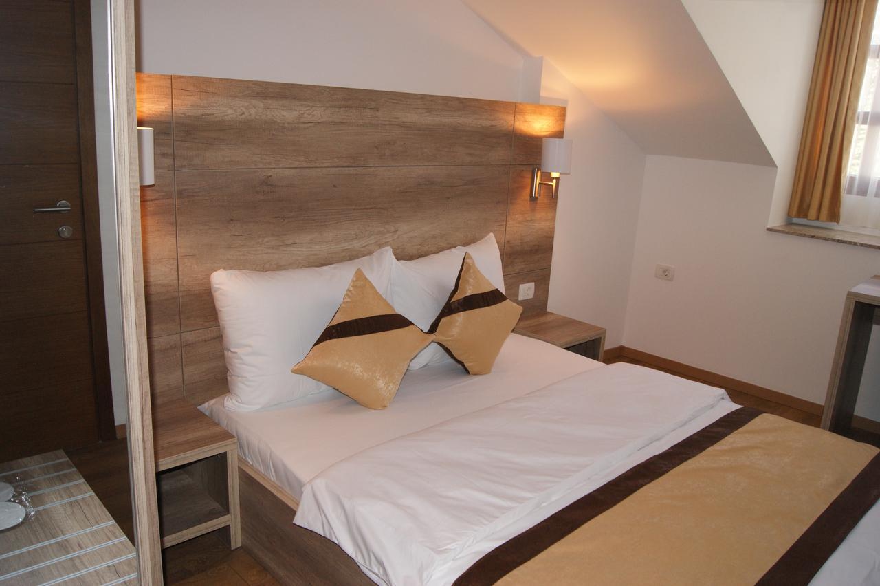 Hotel Prizreni Esterno foto