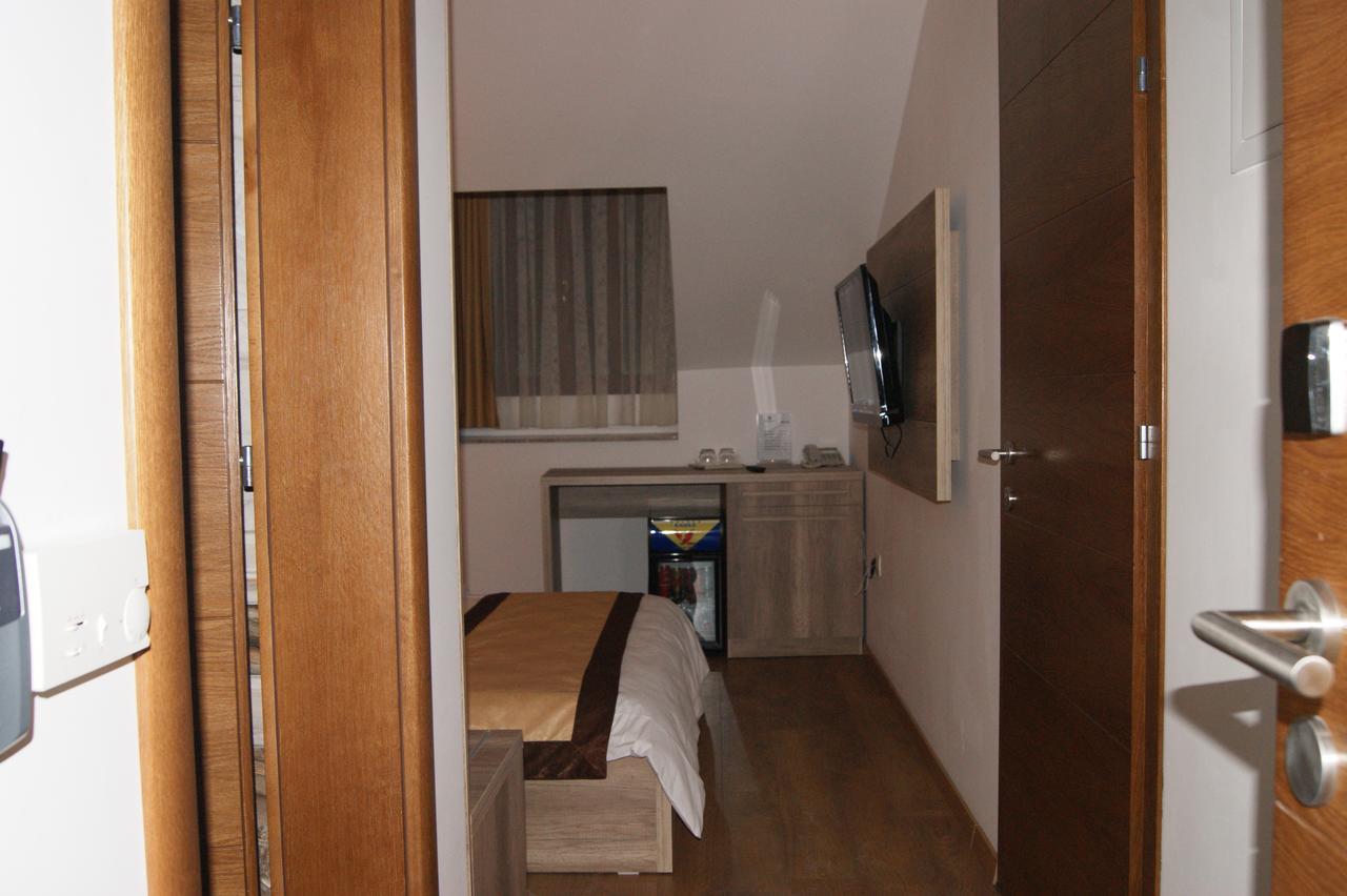 Hotel Prizreni Esterno foto