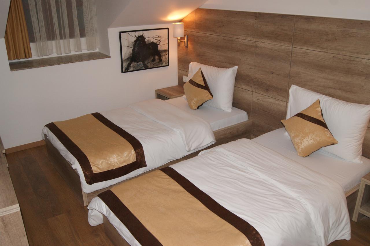 Hotel Prizreni Esterno foto